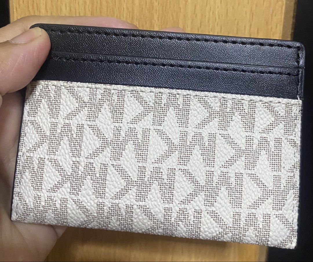 sale!!!💯original Mk card case (Category: Luxury Bags & Wallets) located in San Luis. Submitted by scarlet012 (Listing ID 1456723058, Image 3). Description: super super sale!!! Mk card case with tag and paper bag fresh from US super ganda po niyan guaranteed original.