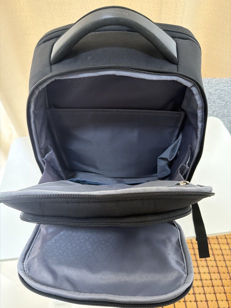 Samsonite backpack (Category: Backpacks) located in Singapore. Submitted by sekysi (Listing ID 1456620601, Image 3). Description: .