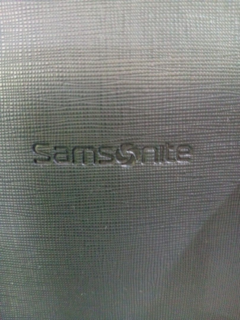 Samsonite Leather Briefcase (Category: Briefcases) located in Las Pinas. Submitted by jaziyah4 (Listing ID 1456649201, Image 2). Description: - Genuine 100% leather exterior -original samsonite briefcase/laptop bag 15.6" - 100% polyester interior - Main zip compartment - Internal pockets - Ideal for work or travel - Clean and simple design -color: navy blue - with minor scratches -issue no shoulder strap included.