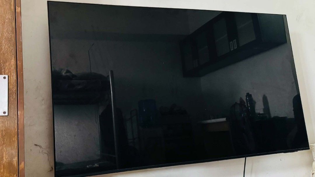 Samsung Crystal UHD DU7000 65" TV (Category: TV) located in Manila. Submitted by hyper_gamer (Listing ID 1456715894, Image 1). Description: - Samsung 65-inch Crystal UHD TV - Model: DU7000 - Originally purchased from Robinsons Appliances - Includes original box - Manila Sta Cruz pick up only - Iwas Scam, Kaliwaan.