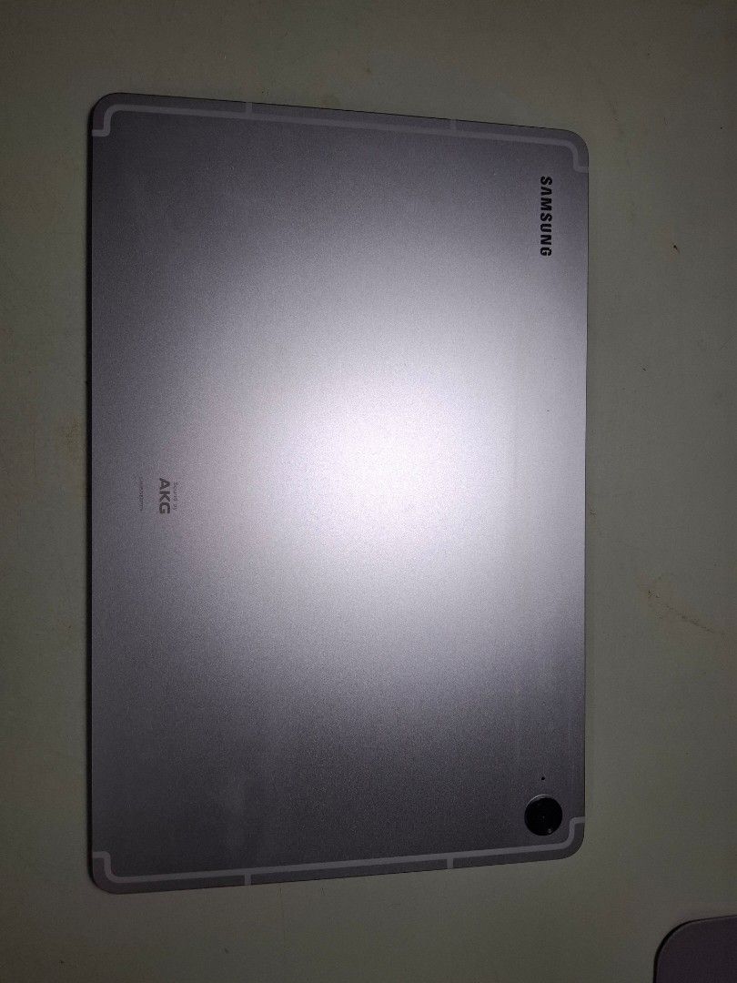 SAMSUNG GALAXY TAB S9 FE 128 GB (Category: Android) located in Manila. Submitted by nicholasm87510 (Listing ID 1456714686, Image 2). Description: Samsung Galaxy Tab S9 FE 128 GB Storage 6 GB Memory 8000 mAh Batteey Lavender S-pen included Box Included Plastic case for free No permanent marks, no scratches, no blemishes.