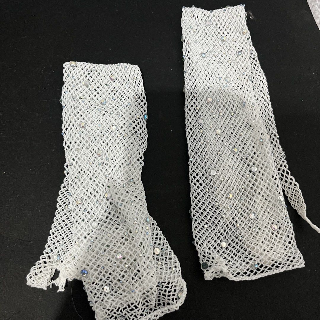 SHEIN White Fishnet Rhinestone Gloves (Category: Gloves) located in San Jose. Submitted by kadaquilaan (Listing ID 1456686628, Image 2). Description: Sold as a pair Loc: San Jose, Nueva Ecija RFS: Used for Party.