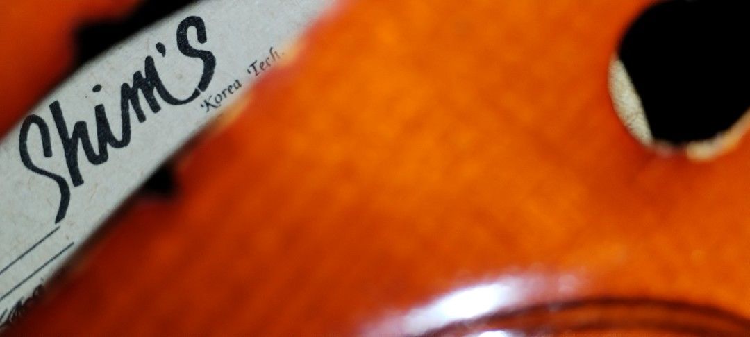 Shim's Korea Tech Violin with Case and Bow (Category: Musical Instruments) located in Caloocan City. Submitted by rowely_jpn (Listing ID 1456630865, Image 3). Description: Selling a Shim's Korea Tech violin. Comes with a case and a bow. The violin has a nice orange-brown finish. The case is dark blue and has some wear and tear, particularly on one corner. Great for beginners or intermediate players. Ready for a new home..
