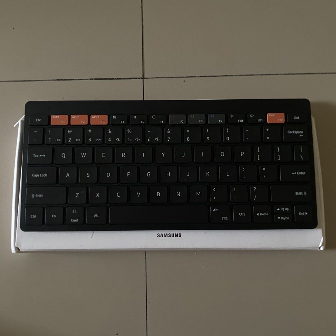 Smart Keyboard Trio 500 (Category: Computer Keyboard) located in Manila. Submitted by gian.fernandez (Listing ID 1456653587, Image 1). Description: Slightly negotiatable pm if interested!! ✅BRAND NEW.