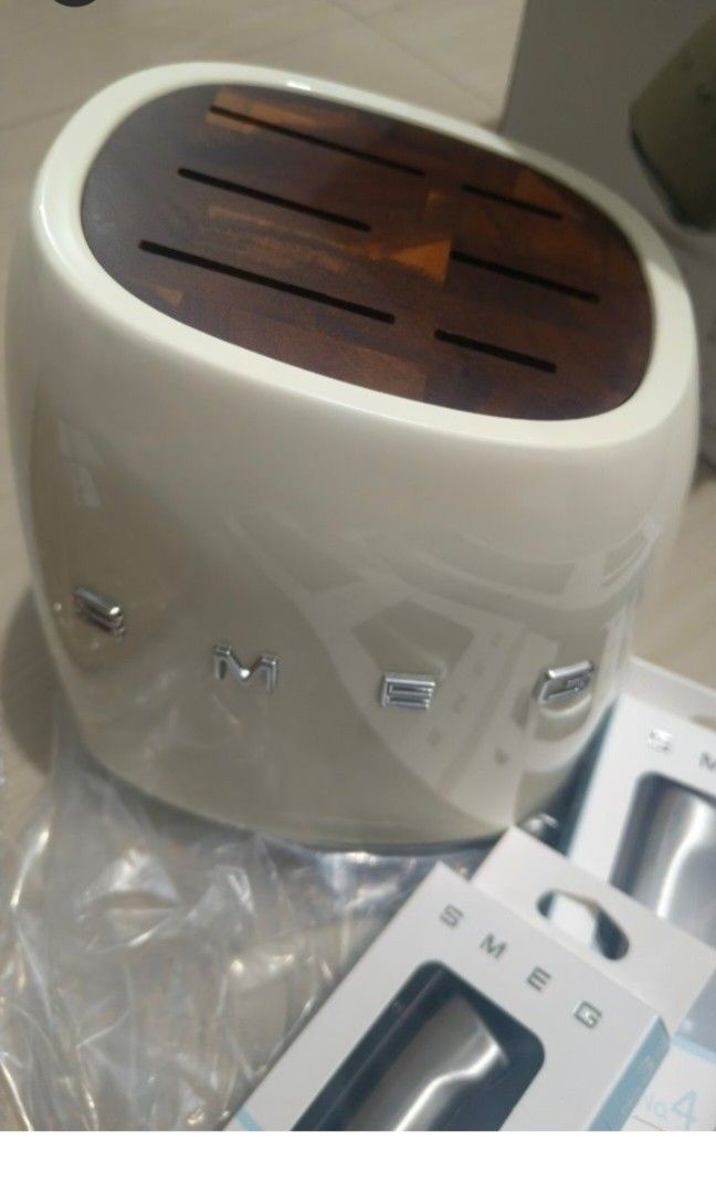 SMEG kitchen Knives Set Knife Block (Category: Dinnerware & Cutlery) located in Taguig. Submitted by mschelsea (Listing ID 1456715993, Image 3). Description: from SG lalamove anytime slightly nego srp 22k.