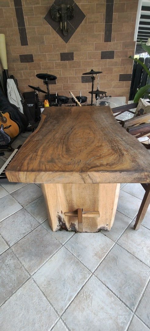 Solid Wood Table (Category: Tables & Sets) located in Singapore. Submitted by Cassie2407 (Listing ID 1456656827, Image 1). Description: Very heavy solid wood.. Can collect anytime.. pls check the condition of the table first before coming and collect the table...Refer to the photo..