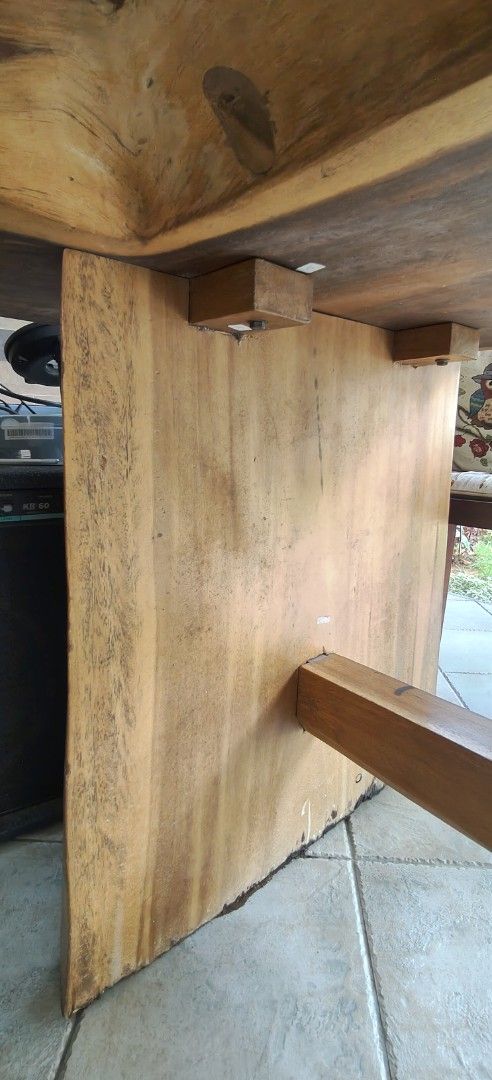 Solid Wood Table (Category: Tables & Sets) located in Singapore. Submitted by Cassie2407 (Listing ID 1456656827, Image 2). Description: Very heavy solid wood.. Can collect anytime.. pls check the condition of the table first before coming and collect the table...Refer to the photo..