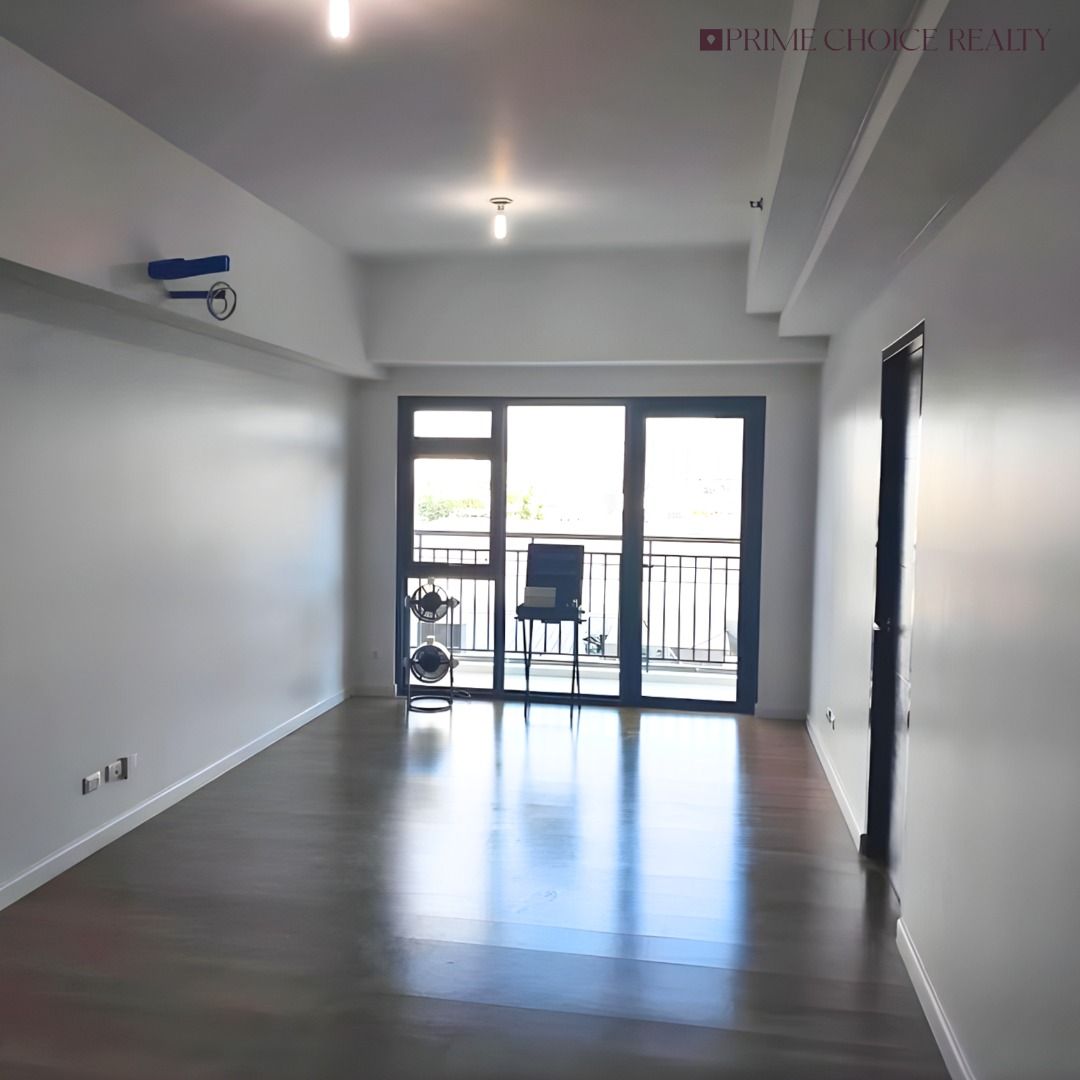 SOLSTICE AT CIRCUIT MAKATI (Category: Apartments & Condos) located in Quezon City. Submitted by primechoicerealtyinc (Listing ID 1456618653, Image 2). Description: FOR SALE | SOLSTICE AT CIRCUIT MAKATI Unit Details: • 3 Bedrooms • Floor Area: 124 sqm • 2 Parking Slots • P1 – 12.5 sqm • P2 – 12.5 sqm Asking Price: ₱22,500,000 Prime residential opportunity in Circuit Makati, ideal for end-users or investors. Contact us for more details and to sched