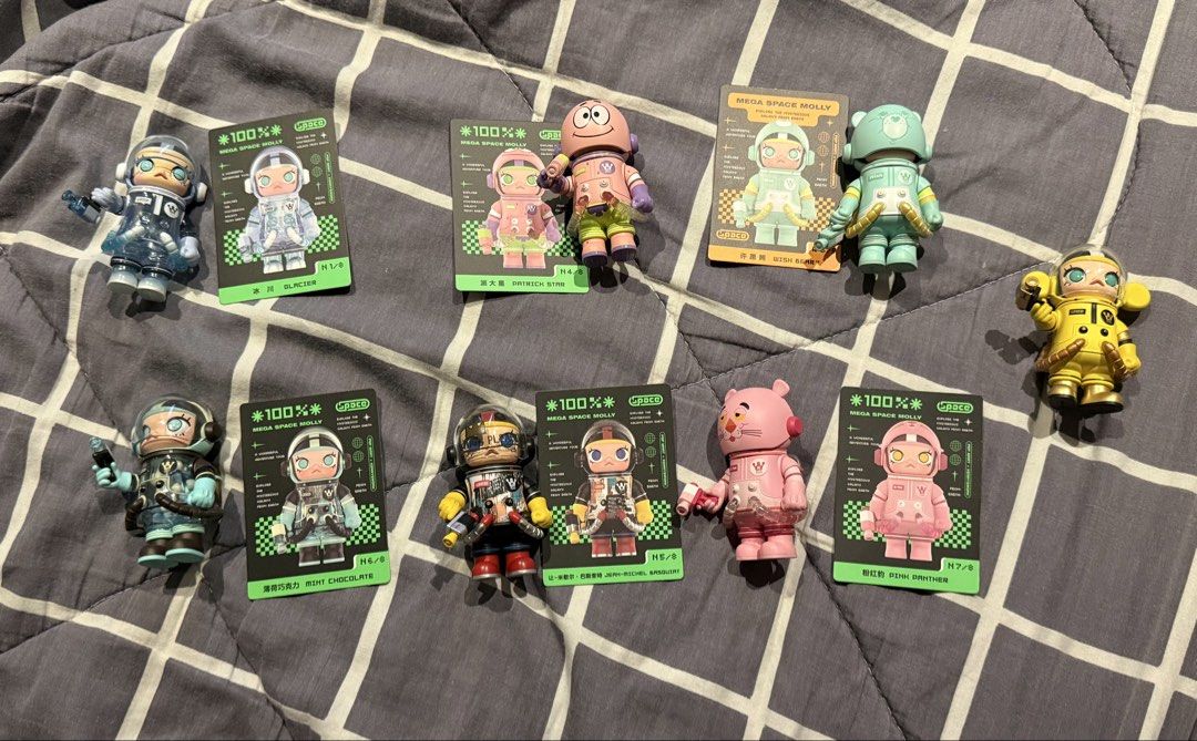 Popmart mega space molly (Category: Designer & Blind Box Toys) located in Manila. Submitted by sofia_o9a5 (Listing ID 1456688016, Image 2). Description: 450 ea, 400 ea if getting 2+ 800 secret 2.7k for all price is negotiable dm for questions/more photos loc: qc .