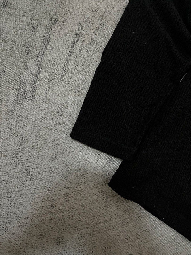The North Face Black Fleece Half Zip Pullover (Category: Coats, Jackets and Outerwear) located in Manila. Submitted by lesterrrrrr (Listing ID 1456731272, Image 2). Description: - Classic black fleece pullover from The North Face - Features a half-zip neckline - Iconic embroidered logo on the chest - Made from soft, warm fleece material - Ideal for layering in cold weather or casual wear - Easy to style and comfortable.