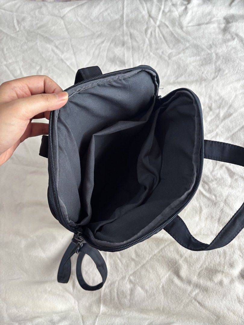 The Paper Bunny Utility Laptop Bag 15” (Category: Laptop Bags & Sleeves) located in Batangas. Submitted by evanjelly (Listing ID 1456665168, Image 3). Description: Lightly used, needs cleaning Slight chipping in hardware (see pic) Retail price is P3600 📍 Lipa, Batangas.