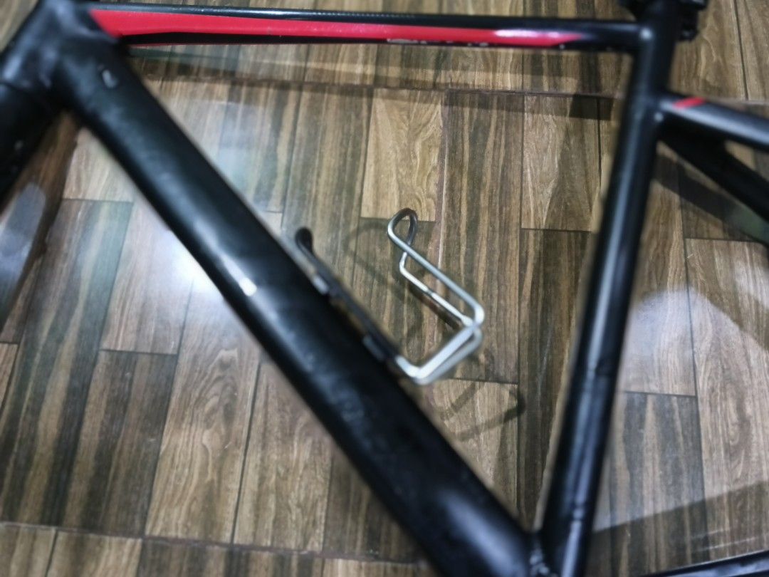 Tirich Challenger Frameset size 48cm (Category: Bicycles) located in Dasmarinas. Submitted by galahadrielle (Listing ID 1456687815, Image 3). Description: No serious issue like cracks or bend expect some signs of usage Internal cabling and Disc Brake Ready seatpost and brakeset is freebie Dasmariñas cavite Location.