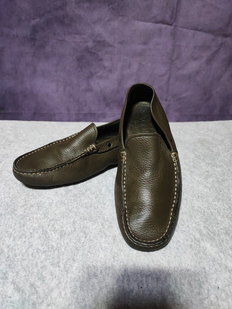 Tod's Gommino Leather Driving Shoes (Category: Loafers) located in Baguio. Submitted by ozara.06 (Listing ID 1456755414, Image 1). Description: Tod's leather driving shoes With signs of Usage but still in good condition Size 5 on tag 24 - 24.5cm Ang comfy nito 1400.
