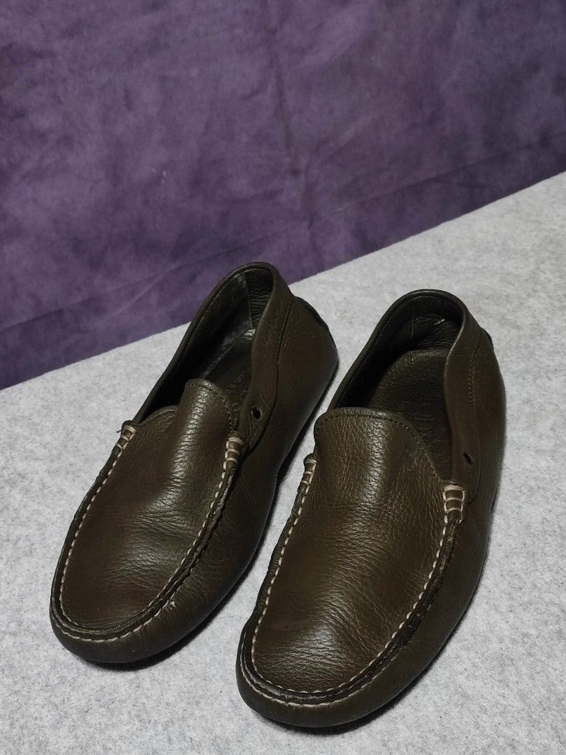Tod's Gommino Leather Driving Shoes (Category: Loafers) located in Baguio. Submitted by ozara.06 (Listing ID 1456755414, Image 3). Description: Tod's leather driving shoes With signs of Usage but still in good condition Size 5 on tag 24 - 24.5cm Ang comfy nito 1400.
