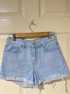 (Category: ) located in . Submitted by ktyyycloset (Listing ID 1456741305, Image 1). Description: .