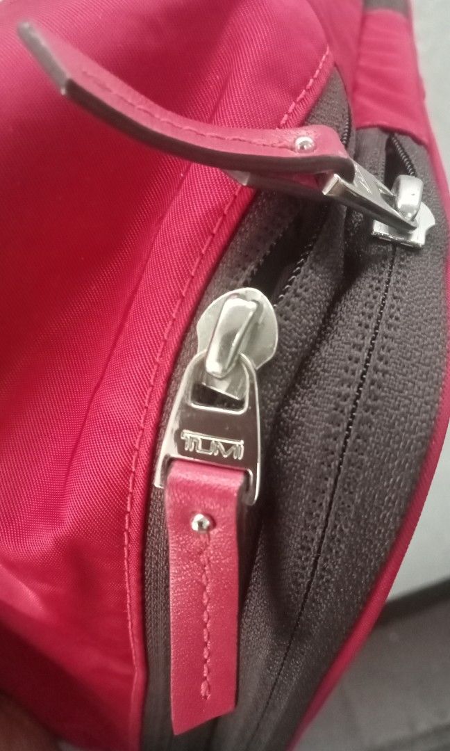 Tumi (Category: Belt bags, Clutches and Pouches) located in Naga. Submitted by aboy1234245 (Listing ID 1456655762, Image 3). Description: Tumi Asnew.
