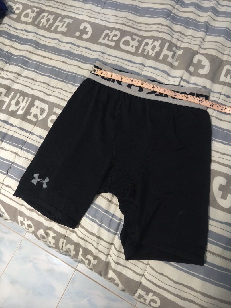 Under Armour Black Compression Shorts Men (Category: Activewear) located in Banate. Submitted by StGoodies (Listing ID 1456638944, Image 1). Description: - Brand: Under Armour - Type: Compression Shorts - Color: Black - Logo: Grey Under Armour logo on left leg - Waistband: Elastic with Under Armour branding - Size: Medium - Ideal for: Workouts, sports, athletic activities.