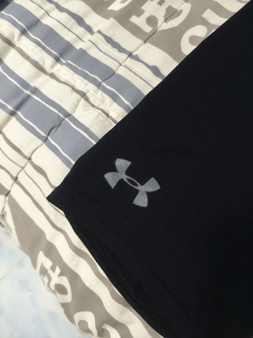 Under Armour Black Compression Shorts Men (Category: Activewear) located in Banate. Submitted by StGoodies (Listing ID 1456638944, Image 2). Description: - Brand: Under Armour - Type: Compression Shorts - Color: Black - Logo: Grey Under Armour logo on left leg - Waistband: Elastic with Under Armour branding - Size: Medium - Ideal for: Workouts, sports, athletic activities.
