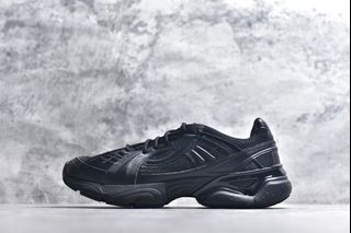 (Category: ) located in . Submitted by Outlet.Sneakers (Listing ID 1456687624, Image 1). Description: .
