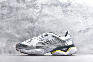 (Category: ) located in . Submitted by Outlet.Sneakers (Listing ID 1456687381, Image 1). Description: .