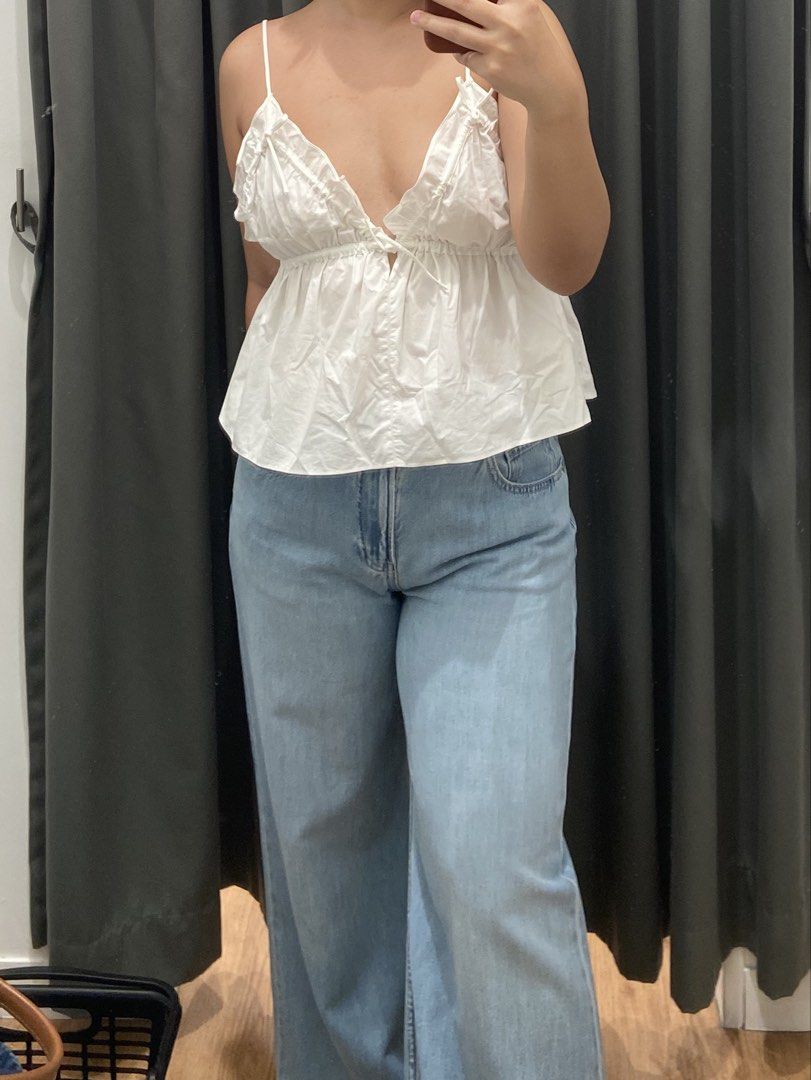 Uniqlo drapey wide flare jeans (Category: Jeans) located in San Juan City. Submitted by prelovedstuff_01 (Listing ID 1456728835, Image 1). Description: Size 26 on tag 63 light blue Altered to 5’2-5’3 height No flaws. Soft denim :).