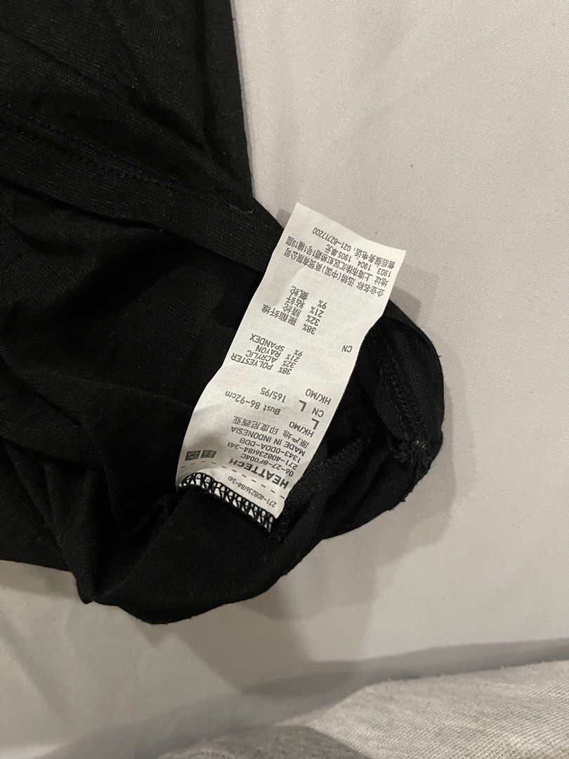 Uniqlo heattech large (Category: Longsleeves) located in Quezon City. Submitted by booktt (Listing ID 1456722742, Image 2). Description: large black uniqlo heattech.