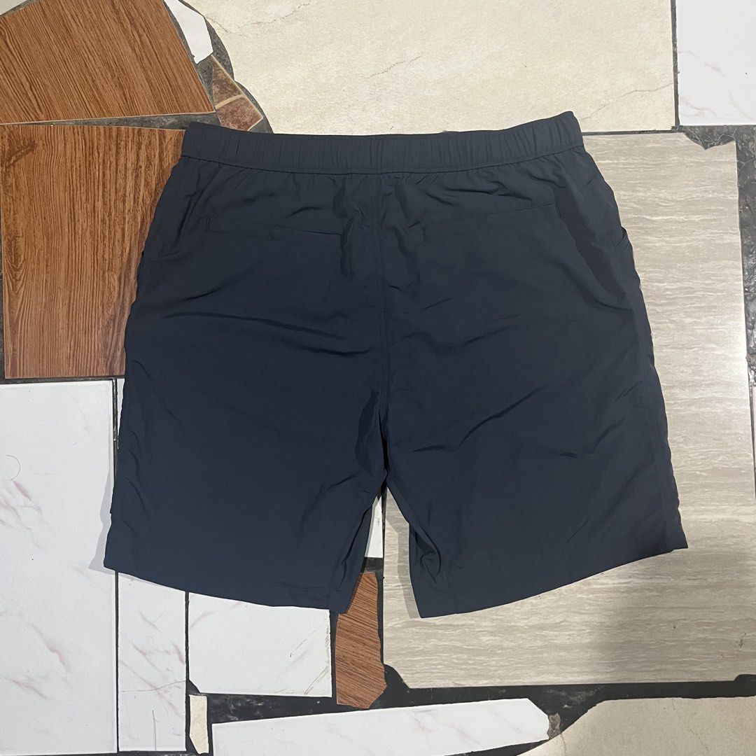 Uniqlo Men’s Utility Geared Shorts (Category: Shorts) located in Bacolod City. Submitted by cdargg (Listing ID 1456741826, Image 3). Description: Uniqlo Men’s Utility Geared Shorts Size: Large Dimension: Waist - 34-36 Length - 20 Leg Opening - 12 Flawless Good as new DM ME.