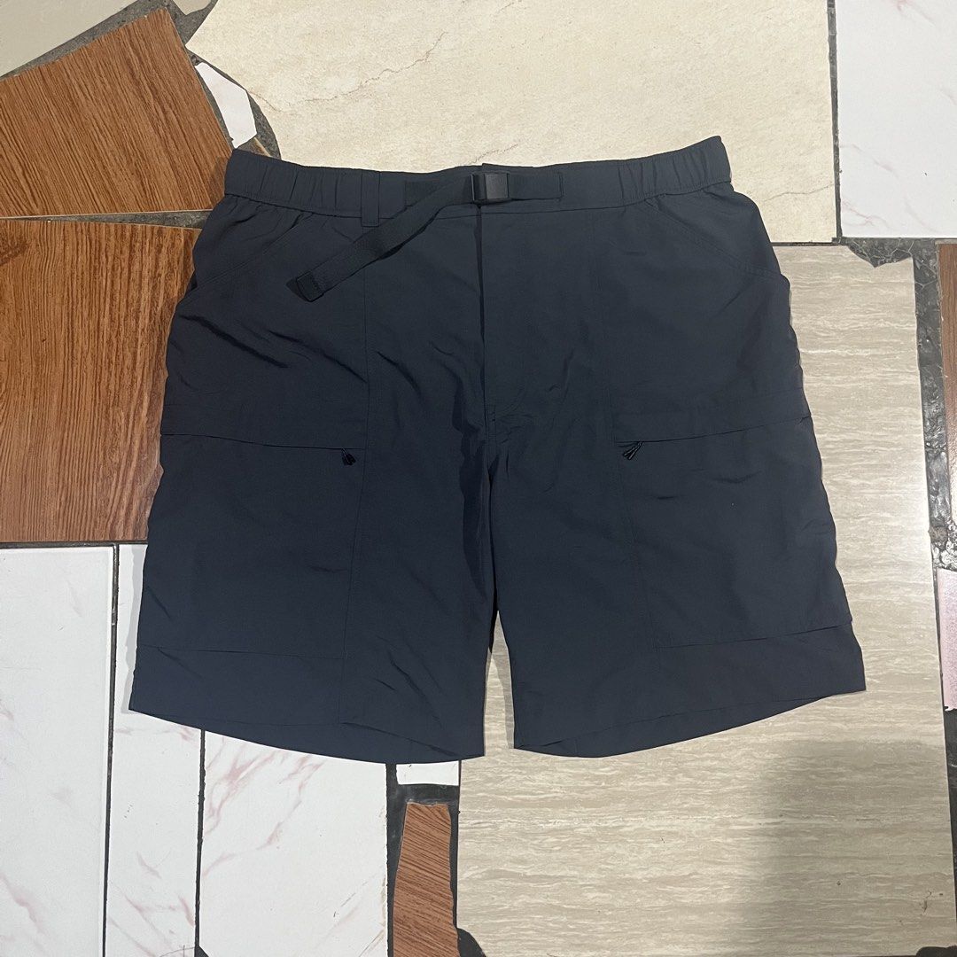 Uniqlo Men’s Utility Geared Shorts (Category: Shorts) located in Bacolod City. Submitted by cdargg (Listing ID 1456741826, Image 2). Description: Uniqlo Men’s Utility Geared Shorts Size: Large Dimension: Waist - 34-36 Length - 20 Leg Opening - 12 Flawless Good as new DM ME.