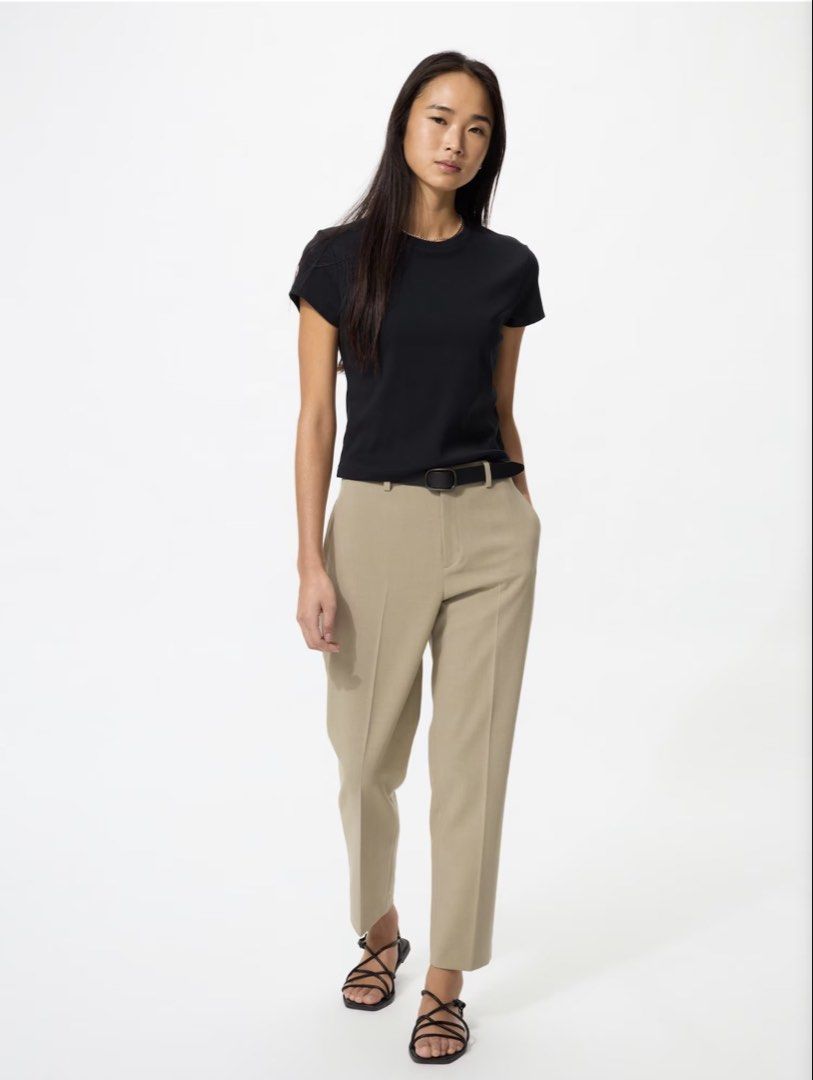 Uniqlo Navy Smart Ankle Pants Size S (Category: Other Bottoms) located in Muntinlupa City. Submitted by kynee (Listing ID 1456656289, Image 3). Description: .