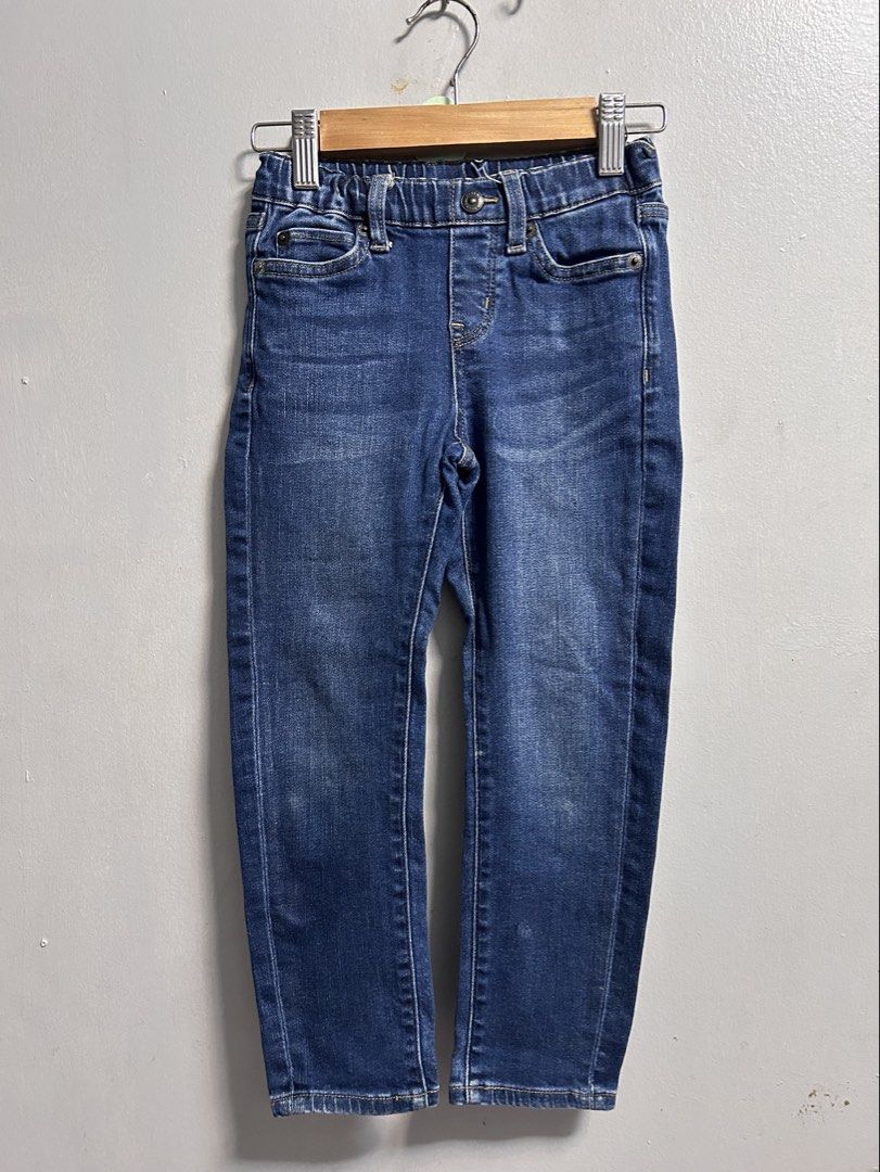 Uniqlo pants (Category: Babies & Kids Fashion) located in General Trias. Submitted by theosdeclutter (Listing ID 1456606762, Image 1). Description: - Brand: Uniqlo - Type: Jeans (Bottoms) - Color: Blue Denim - Size: 110 (fits height 105-115cm, suitable for ages 4-7 years) - Features: Elastic waistband, comfortable denim fabric.