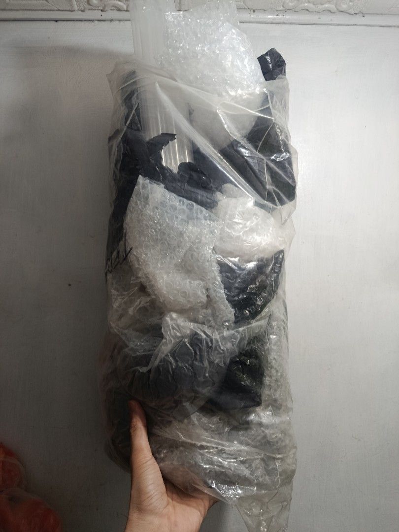 Used Bubble Wrap Packaging (Category: Craft Supplies & Tools) located in Quezon City. Submitted by truephoenix.16cee3 (Listing ID 1432200598, Image 2). Description: - Assorted bubble wrap and plastic packaging materials. - Includes black and white bubble wrap, plus plastic sheets. - Protects items during shipping and storage. Condition: collected bubble wrapping from online orders Location Project 3 Quezon City.
