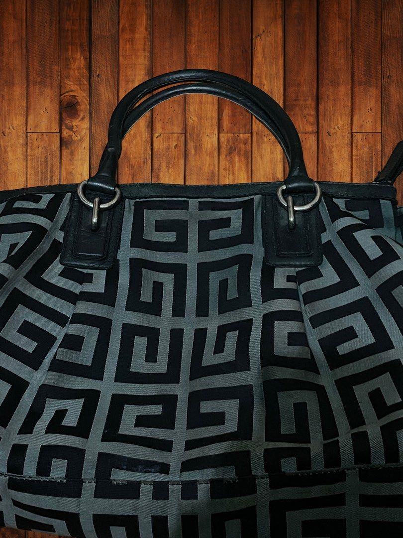 Vintage Givenchy 4G Cloth Bag (Category: Luxury Bags & Wallets) located in Tanjay. Submitted by mr.outfit1738 (Listing ID 1456770913, Image 3). Description: Givenchy 4G Cloth Bag Vintage Geometric Monogram / G-Cube Jacquard Shoulder Bag / Tote Color: Black & Grey/Silver Hardware: Silver-tone (Featuring YKK zippers and signature logo branding) Condition: Pre-loved vintage condition. The exterior jacquard fabric and leather handles/trim are intact 
