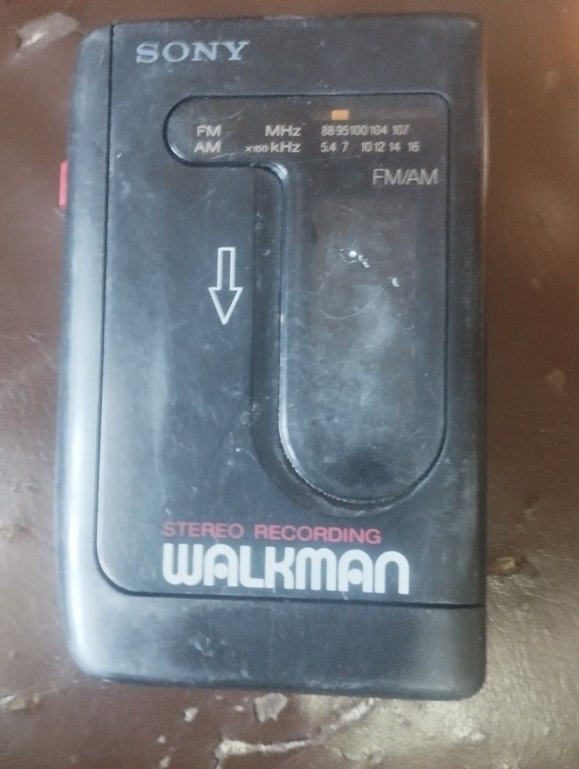VINTAGE WALKMAN (Category: Portable Music Players) located in Mandaluyong City. Submitted by LEATHERFACE (Listing ID 1456613361, Image 1). Description: PRICE IS 700.
