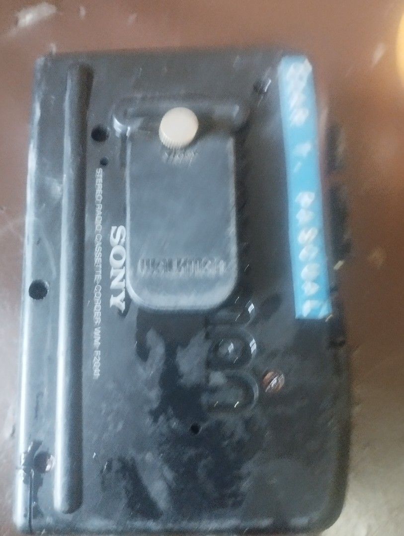 VINTAGE WALKMAN (Category: Portable Music Players) located in Mandaluyong City. Submitted by LEATHERFACE (Listing ID 1456613361, Image 2). Description: PRICE IS 700.