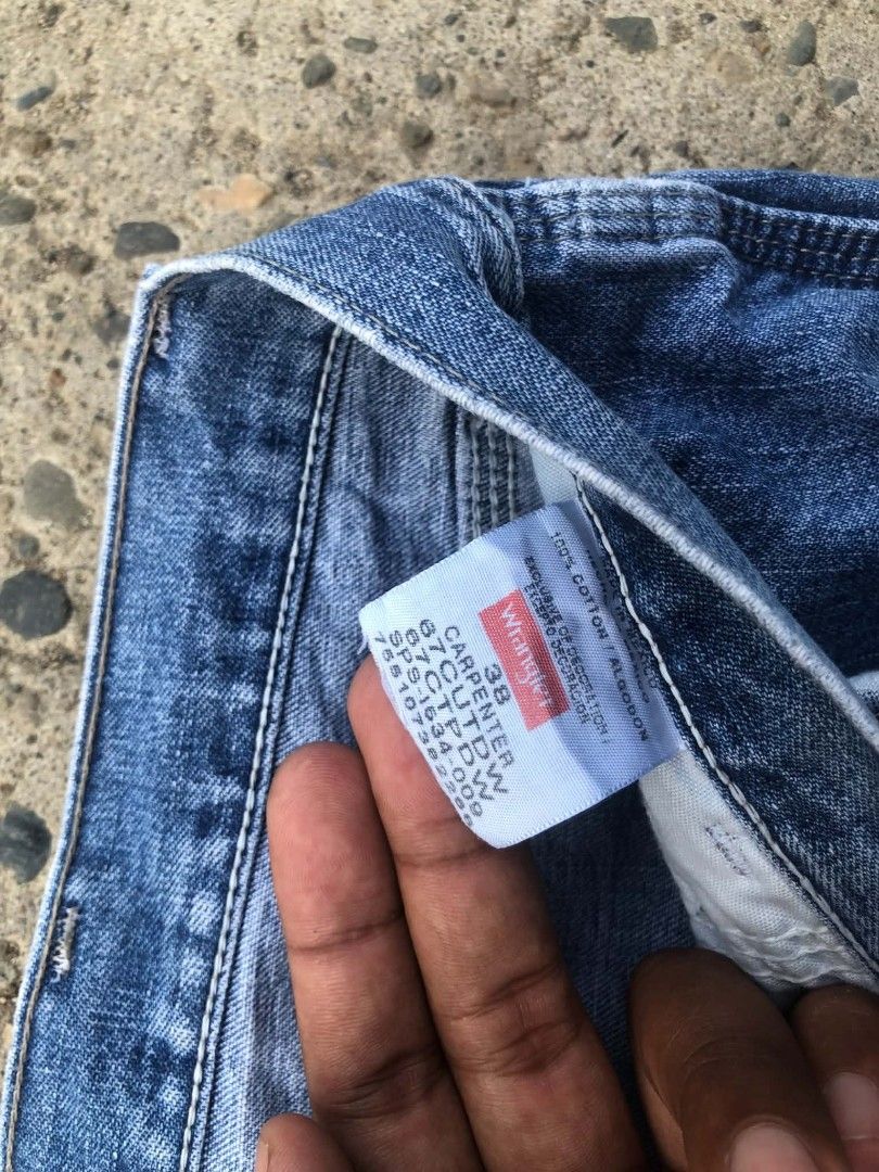 WRANGLER CARPENTER JORTS (Category: Shorts) located in Cabagan. Submitted by ukayflips (Listing ID 1456737879, Image 2). Description: DIMES W 38 L 22.5 LO 12.5 GOOD CONDITION COMPLETE TAGS COLOR RATE 9/10 ISSUE MINIMAL SCRATCH.