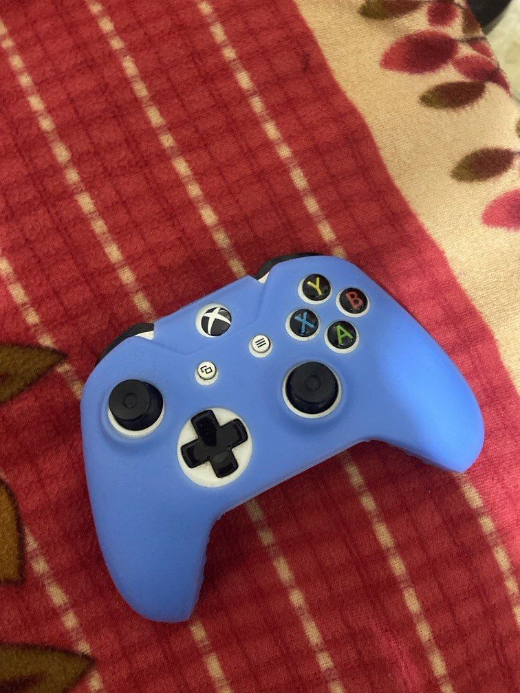 Xbox One S 500gb (Category: Xbox) located in Manila. Submitted by oceanbreez (Listing ID 1456655046, Image 2). Description: may problem sa UP button ng controller .