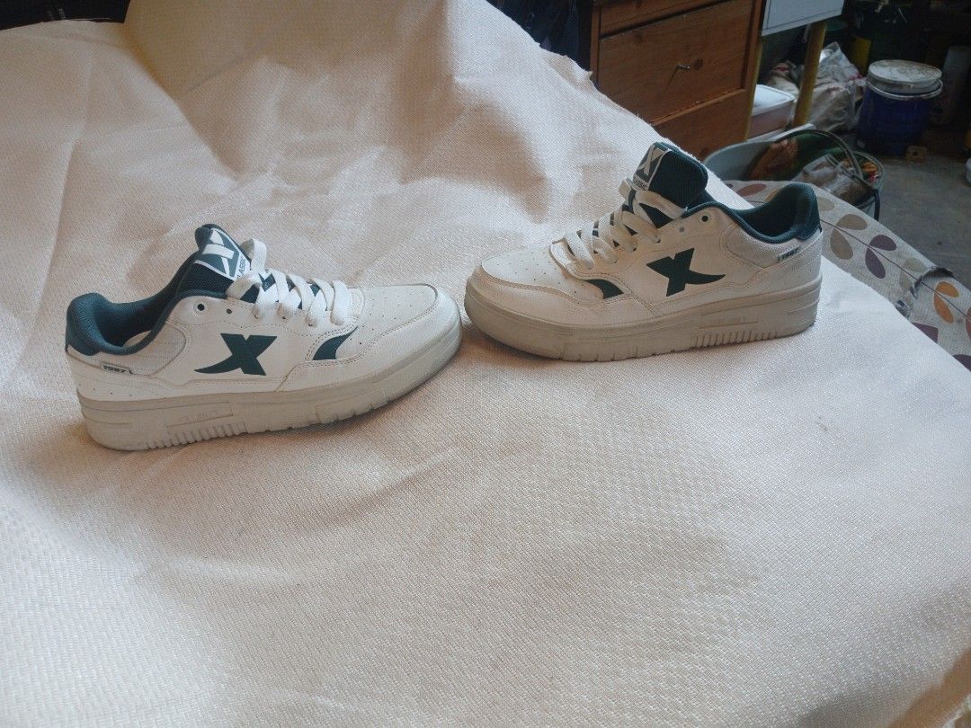 XTEP Classic White and Green Sneakers (Category: Sneakers) located in Manila. Submitted by bonifacioc73501 (Listing ID 1456639971, Image 2). Description: - White and green XTEP sneakers - Classic low-top style - Lace-up closure - Perfect for everyday wear - Shows some signs of use on soles and edges (please check photos for details).