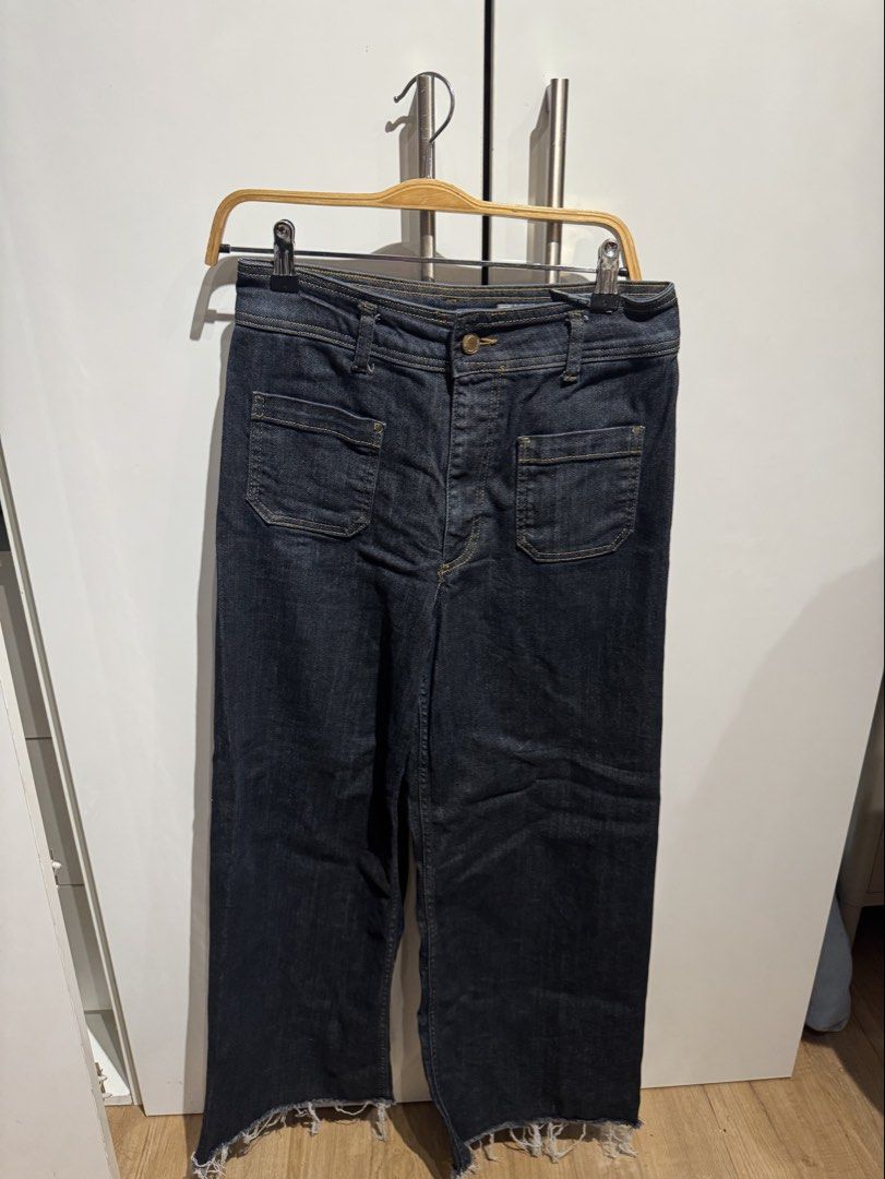 ZARA High Waisted Straight Leg Jeans (Category: Jeans) located in Manila. Submitted by keishdbom (Listing ID 1456776037, Image 1). Description: No flaws, frayed bottom part (part of design) Stretchy! Last price listed. .