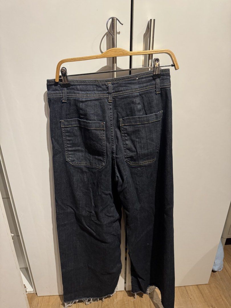 ZARA High Waisted Straight Leg Jeans (Category: Jeans) located in Manila. Submitted by keishdbom (Listing ID 1456776037, Image 2). Description: No flaws, frayed bottom part (part of design) Stretchy! Last price listed. .
