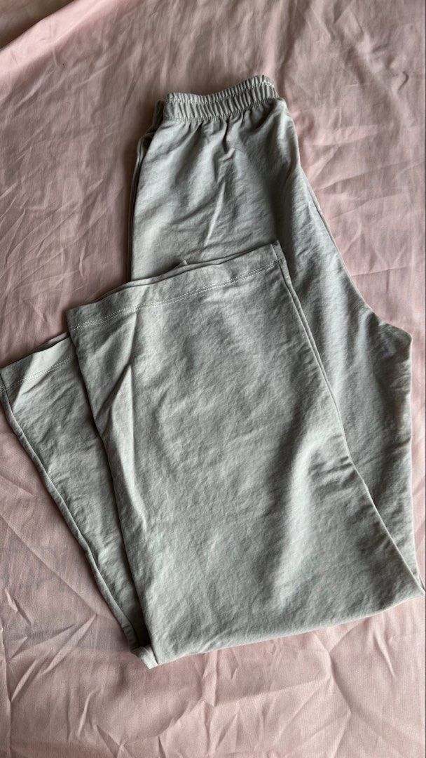 Zara light grey bottom (Category: Other Bottoms) located in Quezon City. Submitted by spacecleanse (Listing ID 1456677400, Image 1). Description: Bought in zara kids section Waist 23 and below ! very lightweight.