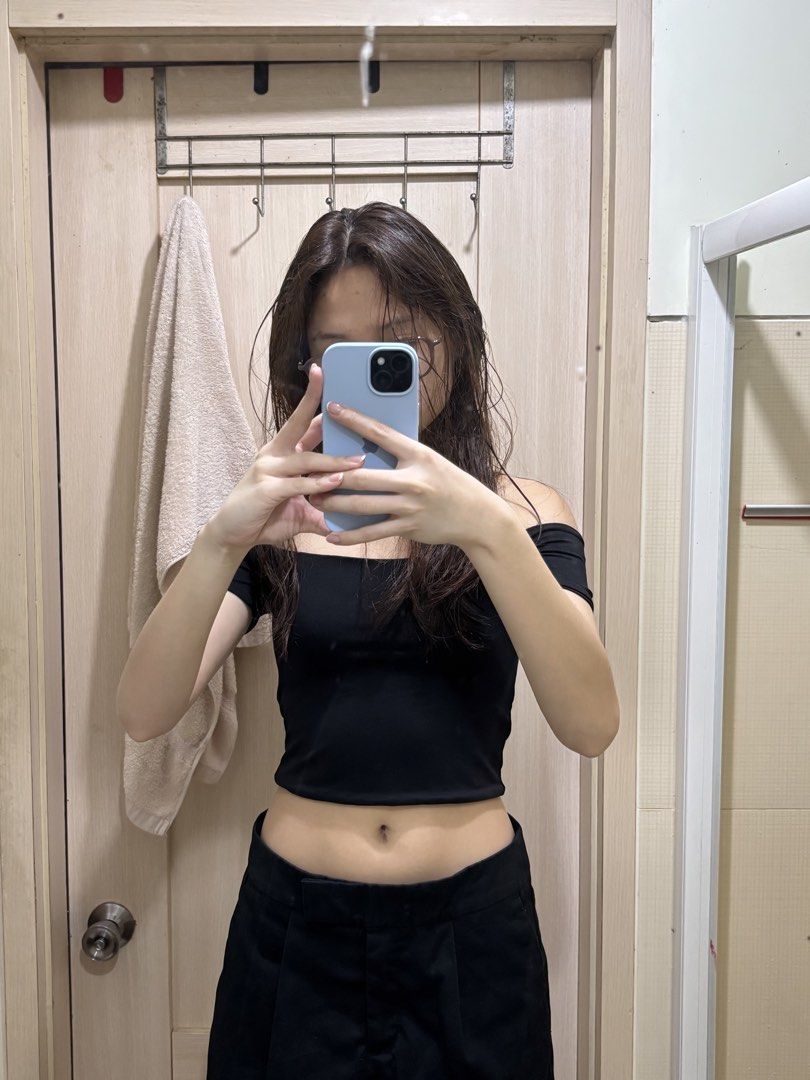 Zara off shoulder black top (Category: Others Tops) located in Paranaque City. Submitted by mj.oha (Listing ID 1456695818, Image 2). Description: -never used - Ideal for casual outings and parties.