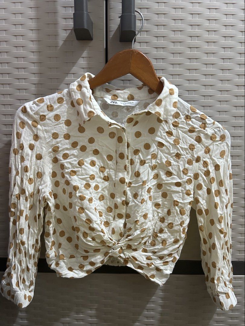 Zara polka crop longsleeve (Category: Blouses) located in San Jose. Submitted by abbsc. (Listing ID 1456647657, Image 1). Description: Barely worn. Good as casual wear.