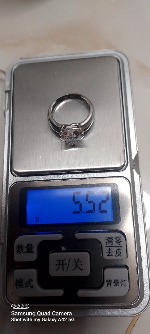 18k Heart Shape Diamond Ring 5.5g （分類：戒指）位於 Hong Kong。 由 boldflower_7c903b 提交（商品編號 1456852778，圖片 2）。簡介： 18k heart moisannite ring size 16。