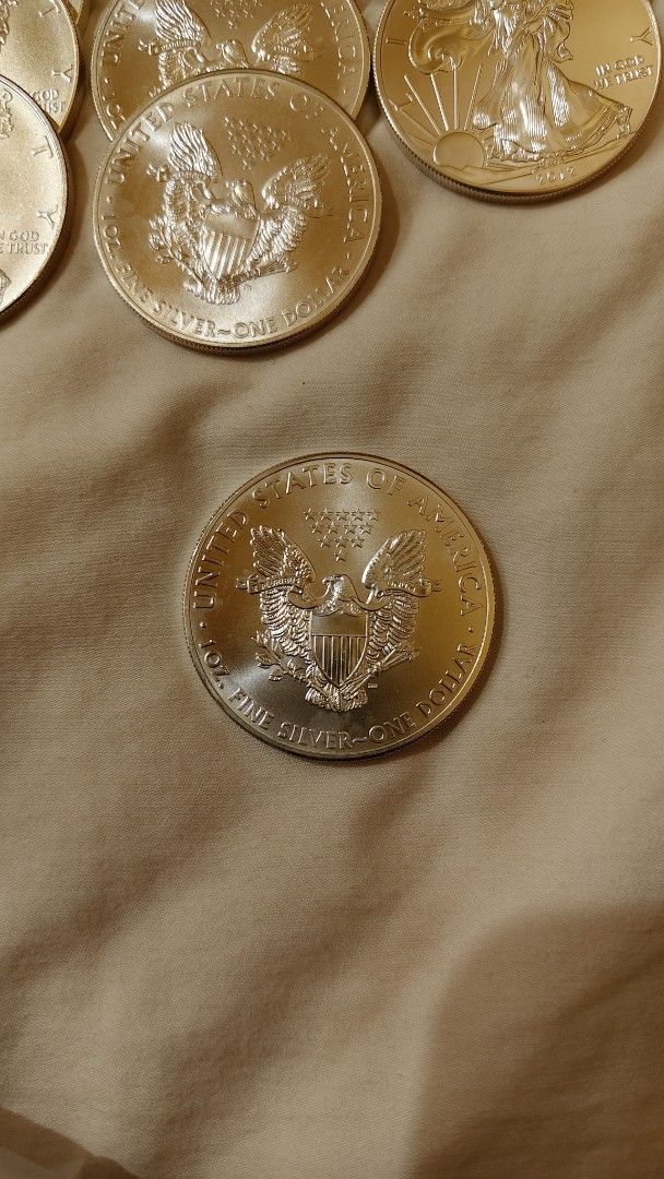 2022 American Silver Eagle Coin (Category: Currency) located in Manila. Submitted by your_store110987 (Listing ID 1456877629, Image 3). Description: - 2022 American Silver Eagle Coin - 1 oz of.999 fine silver - Iconic Lady Liberty and bald eagle designs - Ideal for coin collectors and investors.