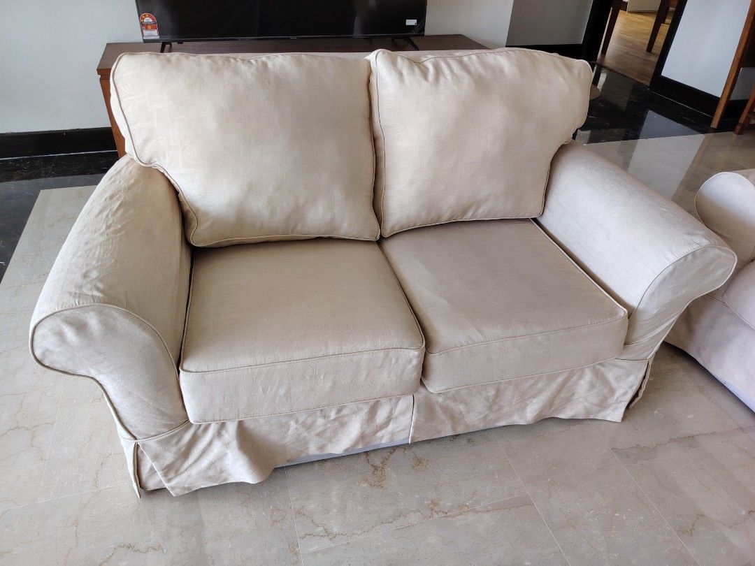 2+3 sofa set (Category: Sofas) located in Kuala Lumpur. Submitted by srproject (Listing ID 1456814539, Image 3). Description: Sofa set 2+3 seaters In good condition Thick and solid cushion Only one set With pillow Cash and carry.