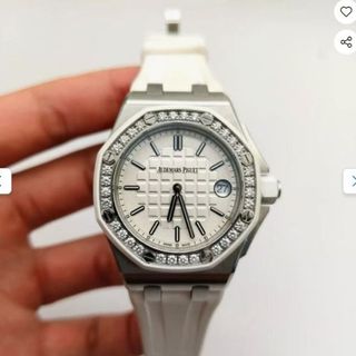 (Category: ) located in . Submitted by 0000watchcollectsg (Listing ID 1456802798, Image 1). Description: .