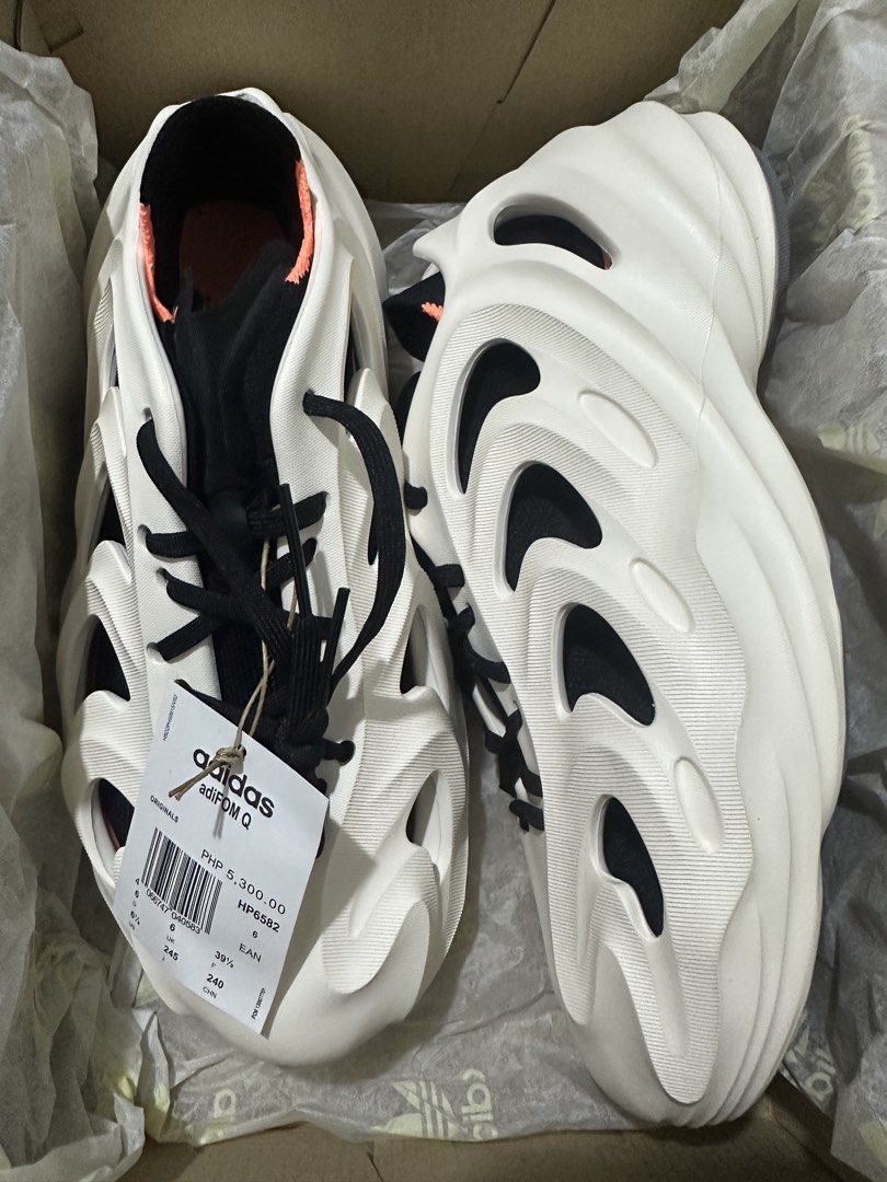 Adidas AdiFOM Q Wonder White Core Black (Category: Sneakers) located in Manila. Submitted by got_loots (Listing ID 1456897224, Image 2). Description: WTS❗️❗️❗️ Authentic Adidas AdiFOM Q Wonder White Core Black BNDS Size:6.5US Mens ₱3,000 Only.