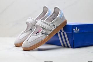 (Category: ) located in . Submitted by factory.shoes.outlet (Listing ID 1456786386, Image 1). Description: .