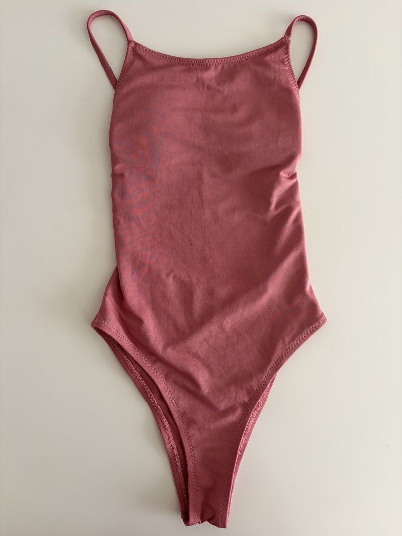 AguaRiva Minima Onesie (Category: Others Tops) located in Quezon City. Submitted by secondhandlifestyle (Listing ID 1415828061, Image 1). Description: - Full piece swimsuit - Color: Dusty rose - Size: XS - Design: Low back, high-cut leg - Material: Stretchy fabric - Cute on the bum 🍑 - Barely visible laundry stain (I handwash!) in the last photo Cute in high waist shorts or in a jumpsuit! Personal fave but time to let go 🩷 MOP: GCash Shipping b
