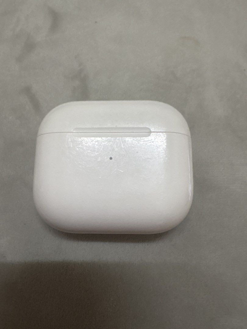 Airpods Gen 3 (Category: Earphones) located in Manila. Submitted by alyannaros79007 (Listing ID 1456920480, Image 3). Description: - missing Right Bud - Can do separate part/tingi.